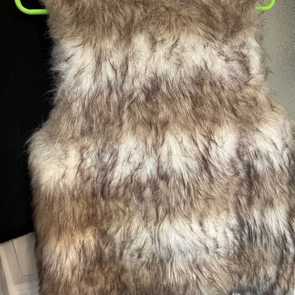 NWT size Med faux fur vest - Picture 2 of 5